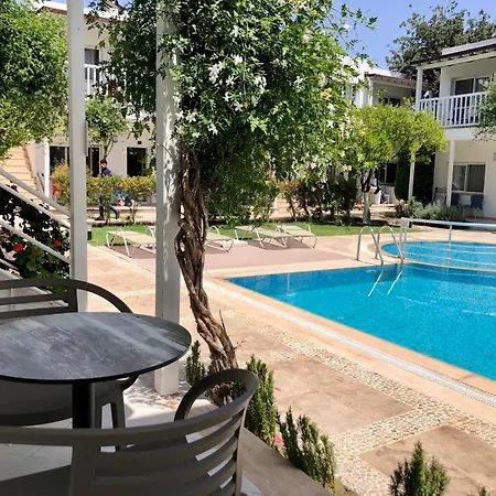 Hotel Gumusluk Ξενοδοχείο 3*