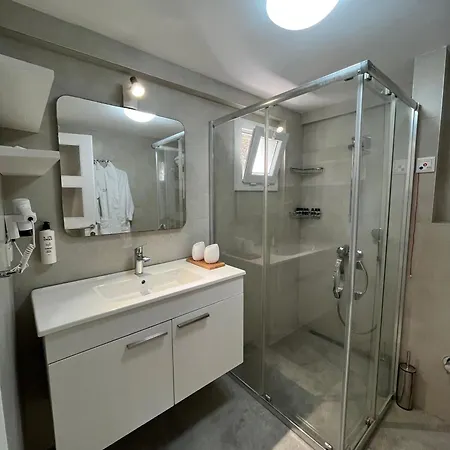 Hotel Gumusluk מלון 3*