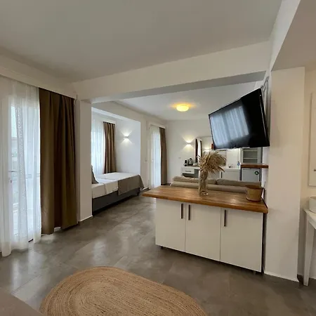 Hotel Gumusluk מלון 3*