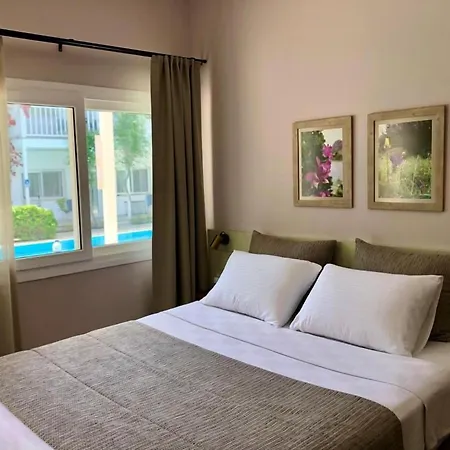 Hotel Gumusluk Ξενοδοχείο 3*