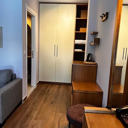 Hotel Gumusluk מלון 3*